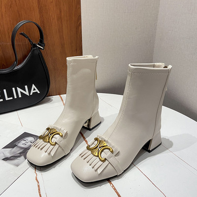 Eko bőrből készült stílusos csizma csattal és vastag sarokkal