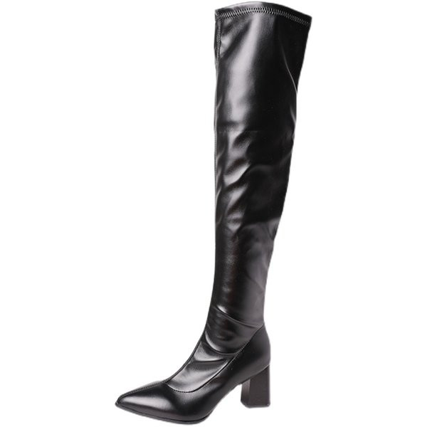 Modern női csizma szögletes 7 cm-es sarokkal, fekete színben