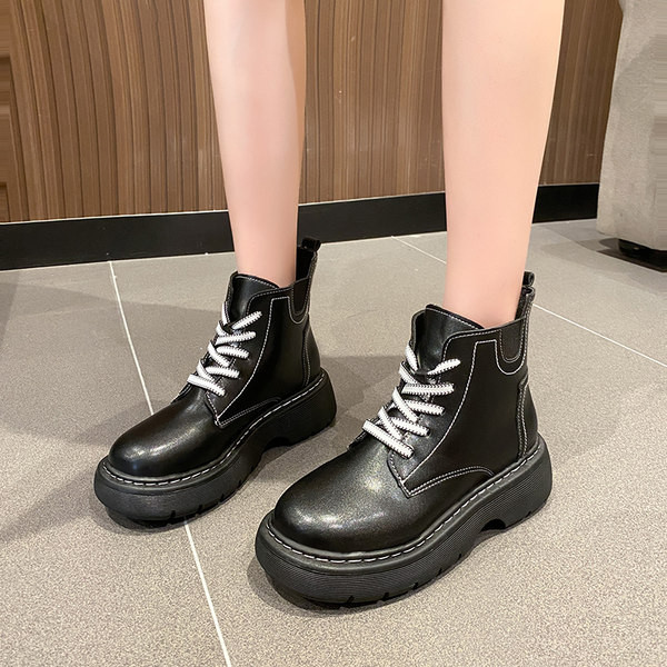 Ležerne ženske čizme od eko kože sa vezicama i ravnim potplatom