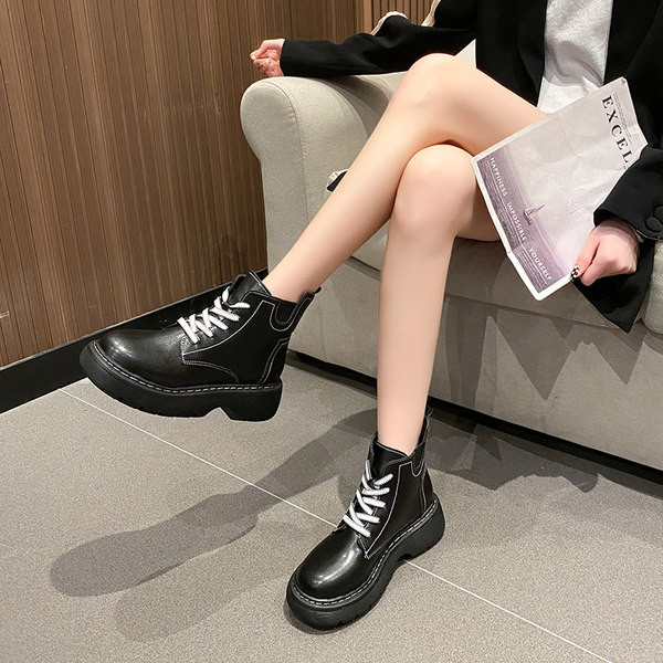 Ležerne ženske čizme od eko kože sa vezicama i ravnim potplatom