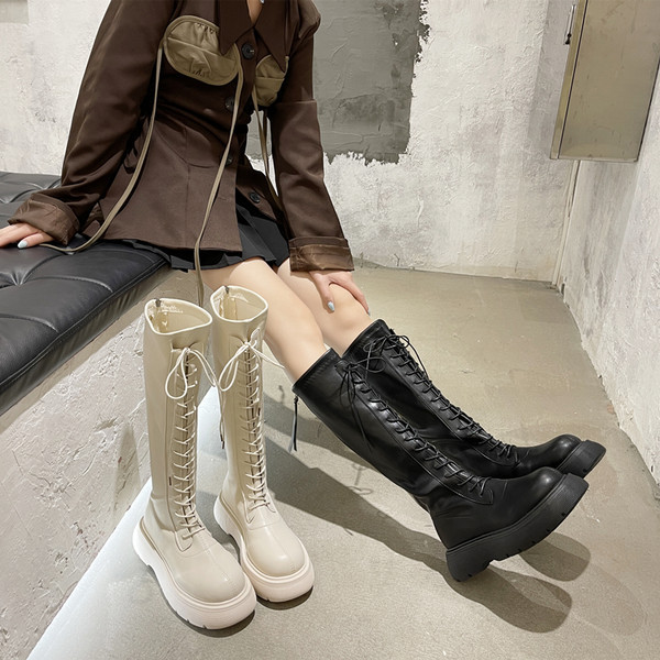 Naiste paeltega nahast saapad