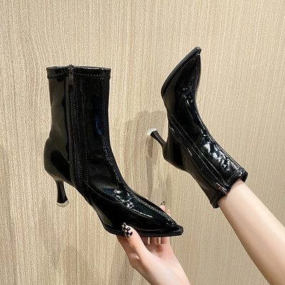 Stílusos női lakkcsizma vékony sarokkal