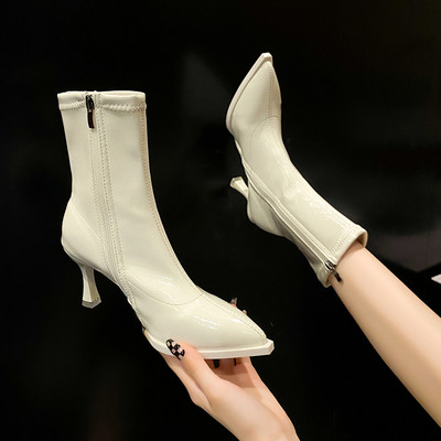 Stílusos női lakkcsizma vékony sarokkal