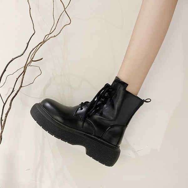 Ležerne čizme s vezicama i patentnim zatvaračem