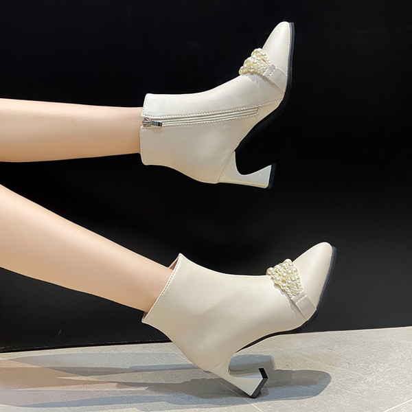 Moodsad naiste saapad ökonahast teravatipuline dekoratiivpärlitega mudel