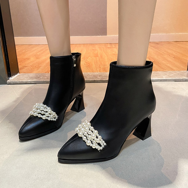 Moodsad naiste saapad ökonahast teravatipuline dekoratiivpärlitega mudel