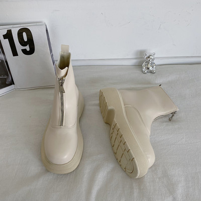 Női bőrcsizma cipzárral