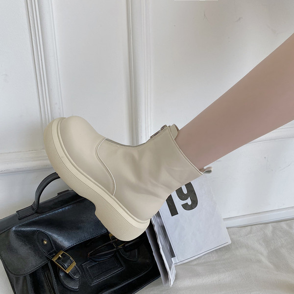 Női bőrcsizma cipzárral