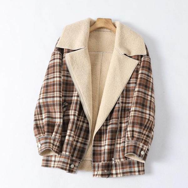 Karirana jesenska jakna s postavom