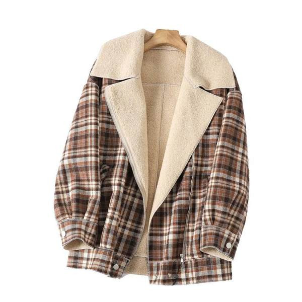 Karirana jesenska jakna s postavom