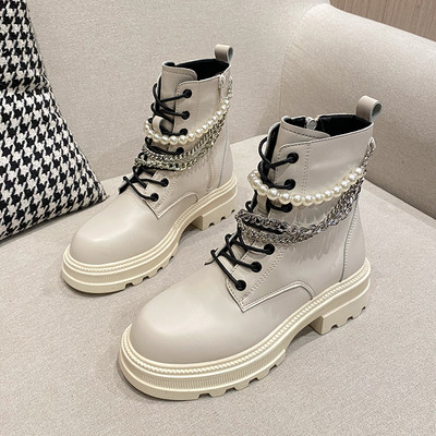 Stílusos női csizma fűzős fém elemekkel és gyöngyökkel