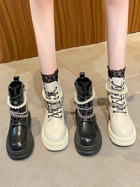 Stílusos női csizma fűzős fém elemekkel és gyöngyökkel