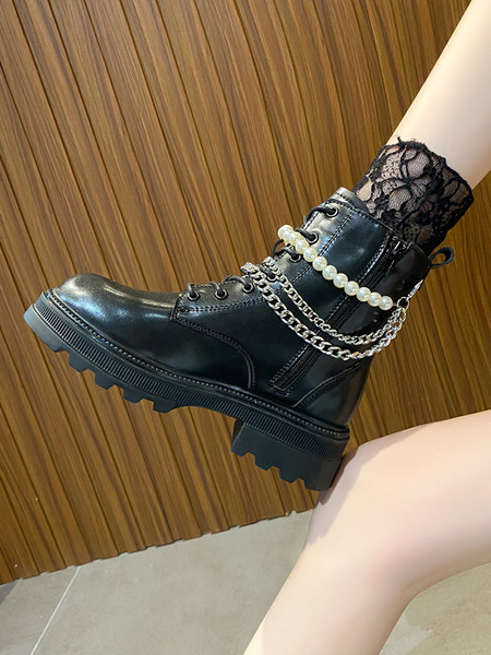 Stílusos női csizma fűzős fém elemekkel és gyöngyökkel