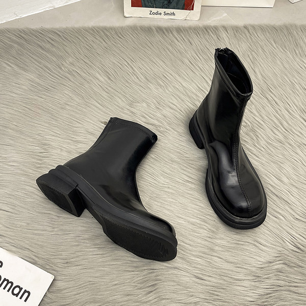 Paprasti moteriški apvalūs dirbtinės odos batai