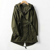 Pikk sügisene parka jope vöökohal lipsudega