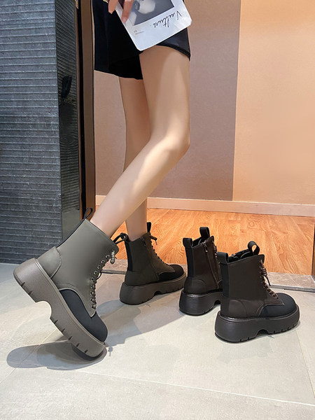 Modern csizma, lekerekített modell fűzővel és cipzárral