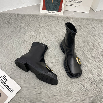 Ghete de dama moderne din piele cu catarama si lant metalic - doua modele