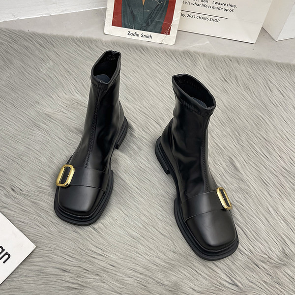 Ghete de dama moderne din piele cu catarama si lant metalic - doua modele