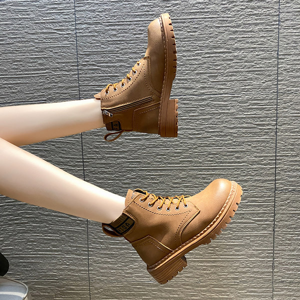 Ležerne ženske čizme s vezicama i grubim potplatom