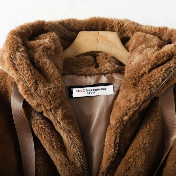 Ženska kratka jakna s patentnim zatvaračem i kapuljačom