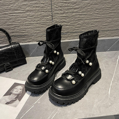 Stílusos női csizma fűzővel és díszgyöngyökkel