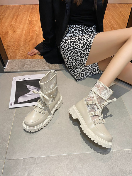 Stílusos női csizma fűzővel és díszgyöngyökkel