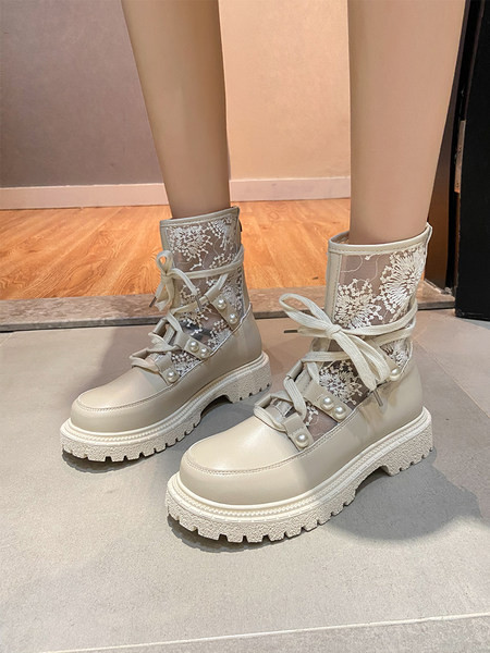 Stílusos női csizma fűzővel és díszgyöngyökkel