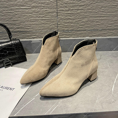 Stiilsed naiste saapad ökoseemisnahast terava otsaga mudelist