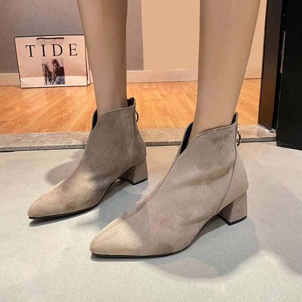 Stiilsed naiste saapad ökoseemisnahast terava otsaga mudelist