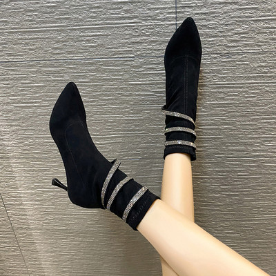 Elegantne ženske čizme sa tankom petom i ukrasnim kamenčićima