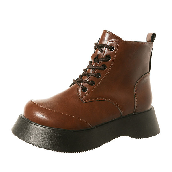 Alkalmi csizma eco bőrből és fűzős magas lapos talppal