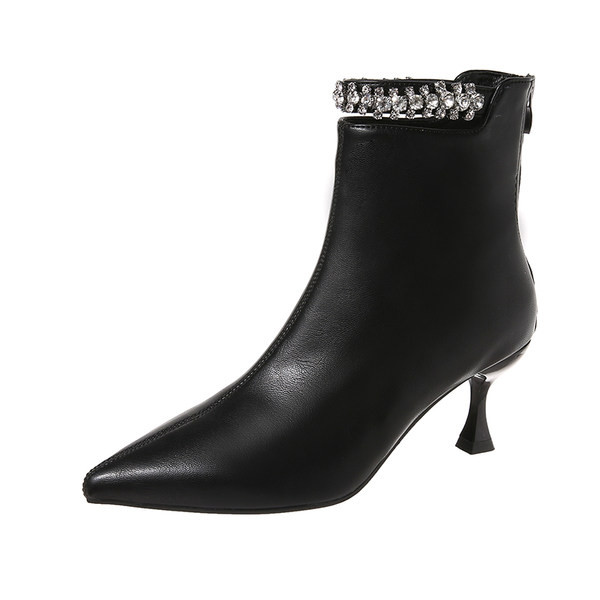 Elegáns női csizma vékony sarkú díszítő kövekkel