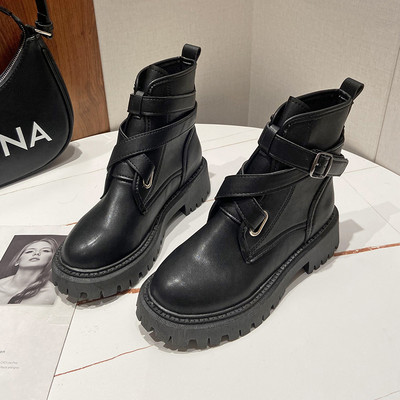 Дамски ежедневни боти с катарама изчистен модел