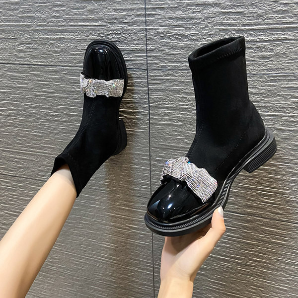 Moodsad naiste saapad ökoseemisnahast kividega