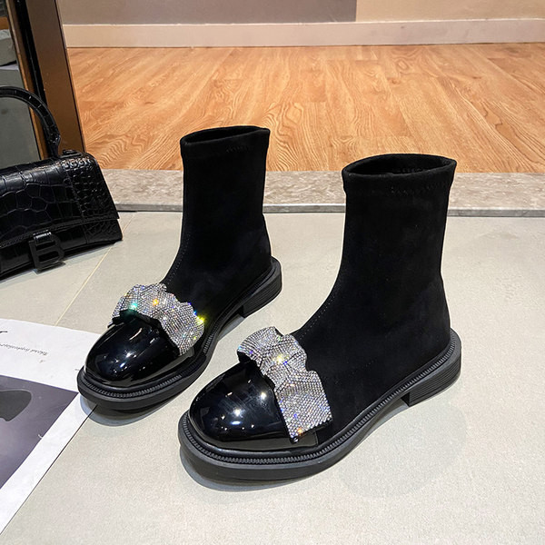 Moodsad naiste saapad ökoseemisnahast kividega