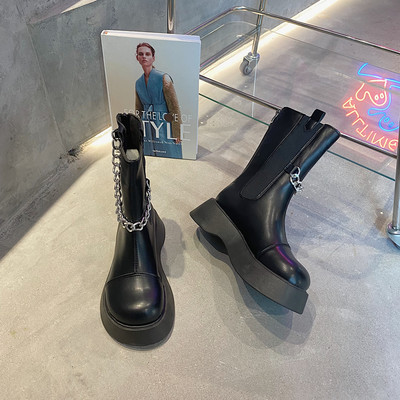 Moderne ženske čizme s metalnim lancem