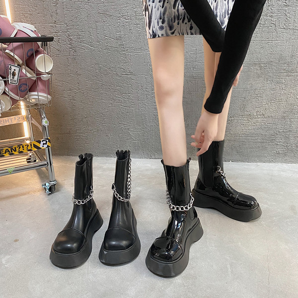 Moderne ženske čizme s metalnim lancem