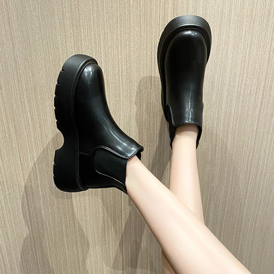 Naiste saapad tavaline mudel lameda tallaga