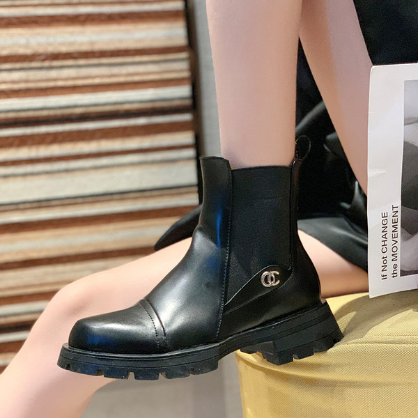 Alkalmi női bőrcsizma fekete színben