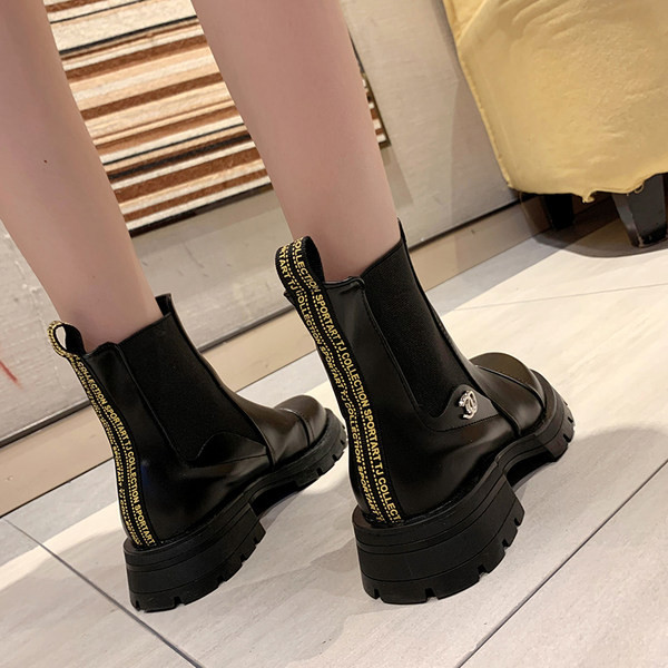 Alkalmi női bőrcsizma fekete színben