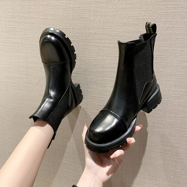 Alkalmi női bőrcsizma fekete színben