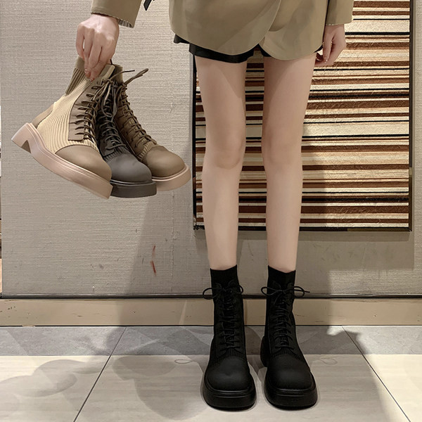 Uus mudel kolmes värvitoonis paeltega naiste saapad