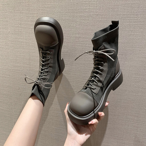 Uus mudel kolmes värvitoonis paeltega naiste saapad