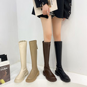 Stiilsed naiste saapad lukuga tavalise mudeliga