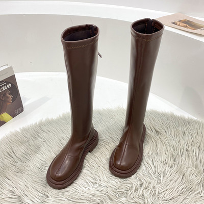 Stiilsed naiste saapad lukuga tavalise mudeliga