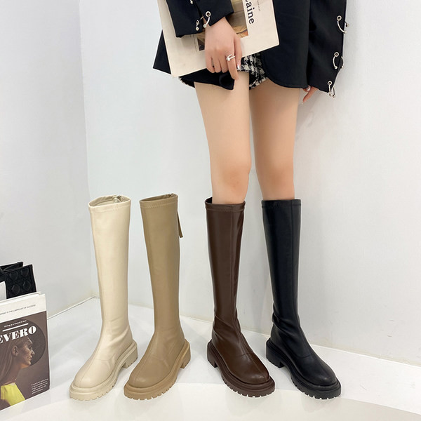 Stiilsed naiste saapad lukuga tavalise mudeliga