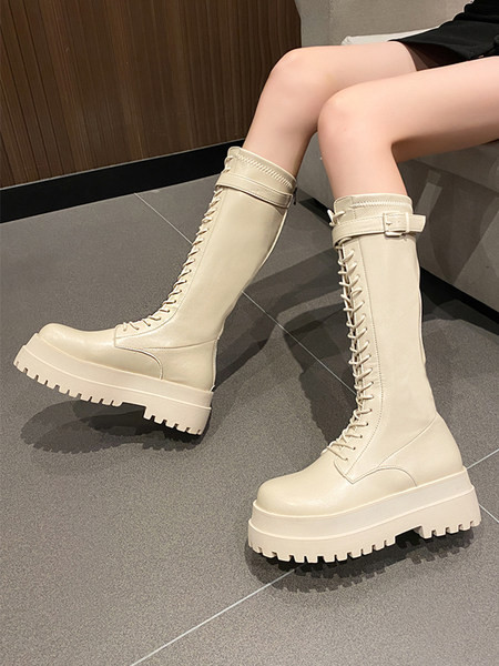 Modern öko-bőr csizma fűzővel és csattal