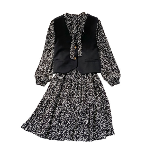 Naiste kleit paela ja pikkade varrukatega - kahte värvi