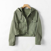 Lühike nööpide ja kapuutsiga kevad-sügisjope