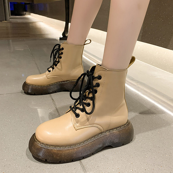 Ženske ležerne kožne čizme s vezicama i grubim potplatom